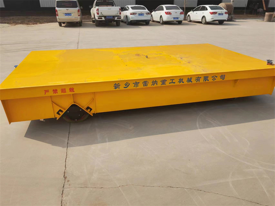 車(chē)頭安裝雷達(dá)防撞的無(wú)軌電動(dòng)平板車(chē)
